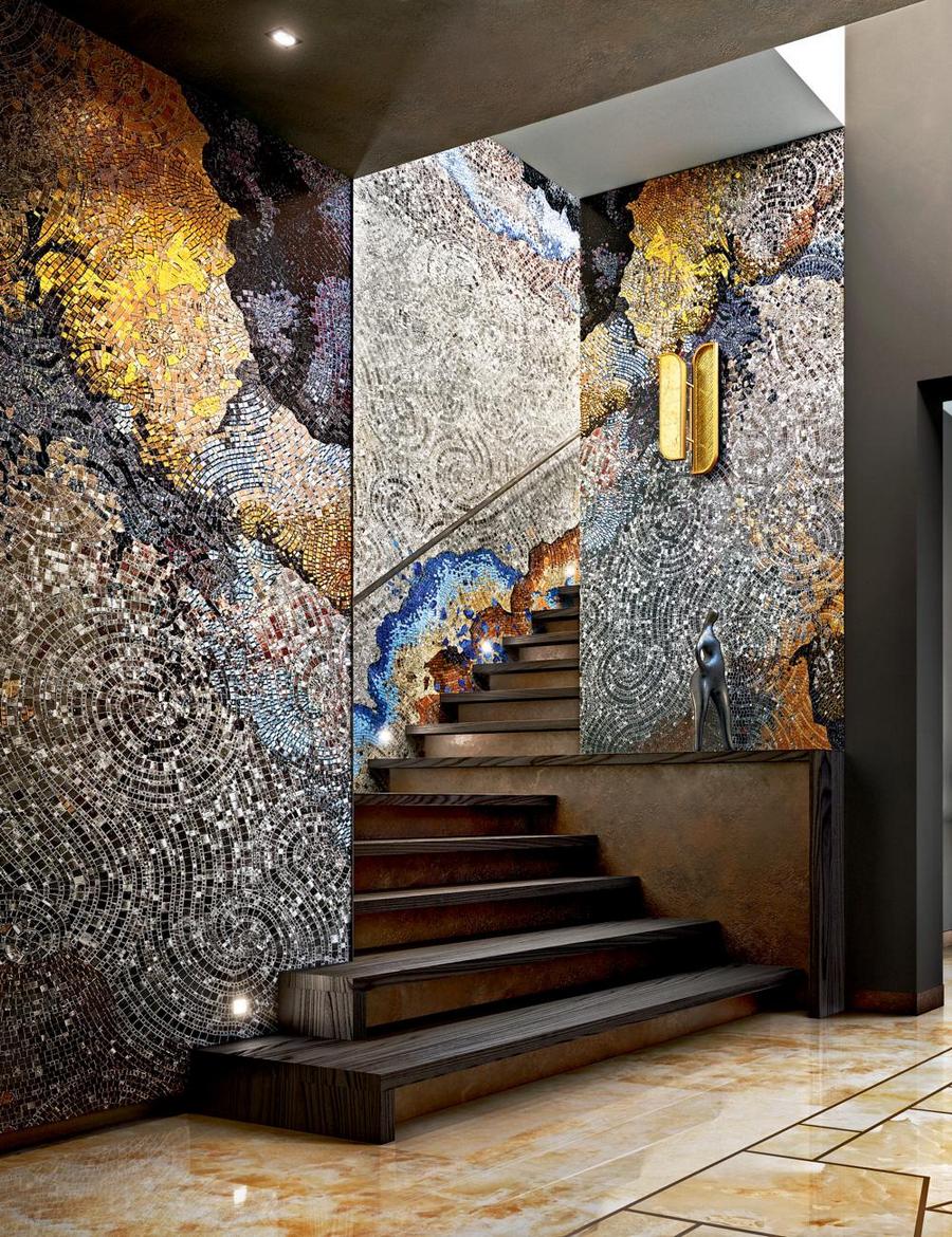 Мозаичное панно на лестнице
