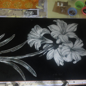 чёрно белое мозаичное панно с цветами 12