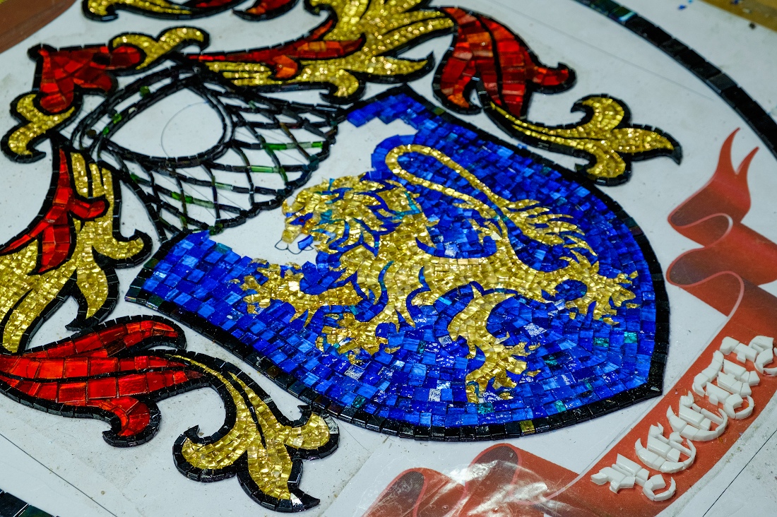 Логотипы и гербы из мозаики 1