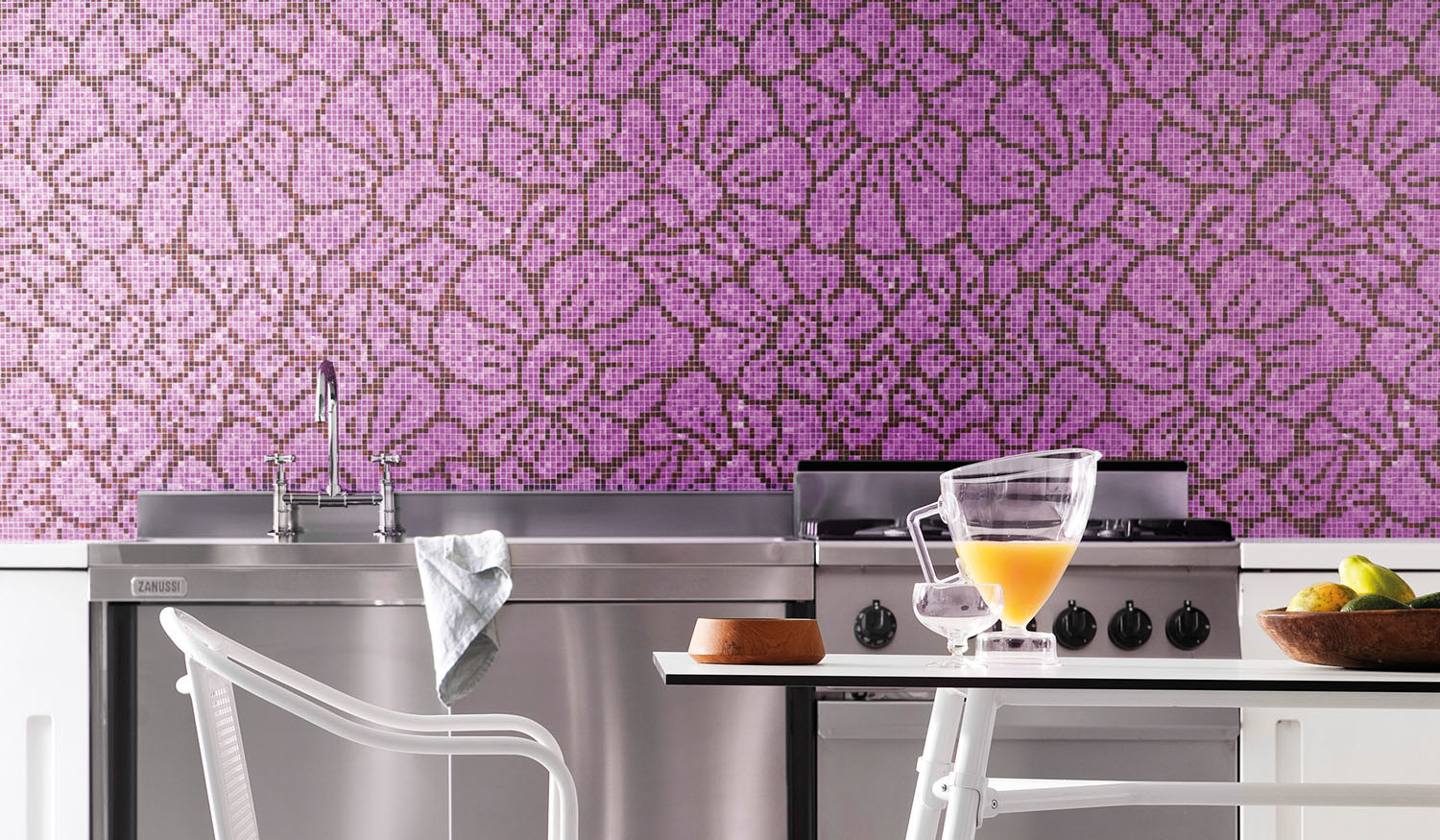 Мозаичное панно на фартук кухни BISAZZA Graphic Flowers Purple