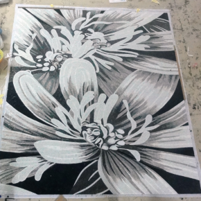 чёрно белое мозаичное панно с цветами 3
