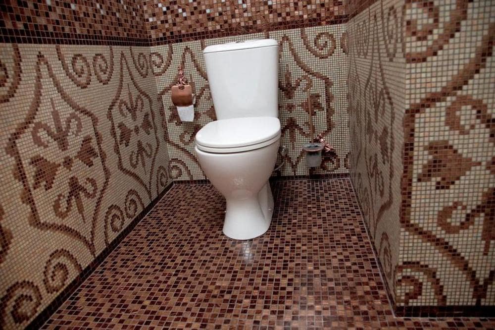 мозаика в туалете 